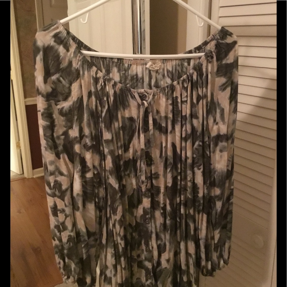 Ladies long sleeve top